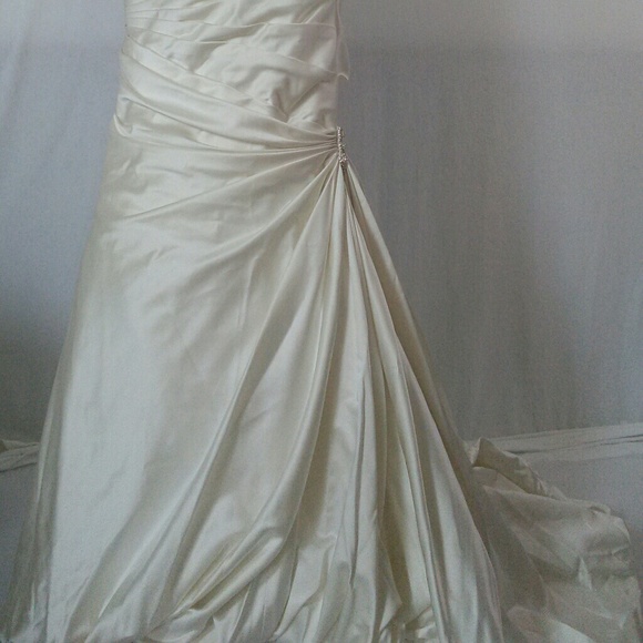 SALE! Sottero & Midgley ivory wedding gown size 10 - Picture 7 of 8